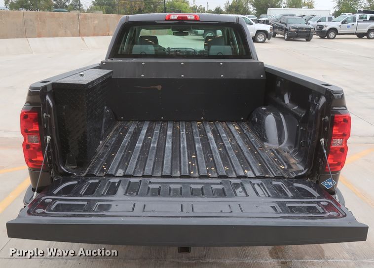 image for item HW9015 2016 Chevrolet Silverado 1500  Double Cab pickup truck