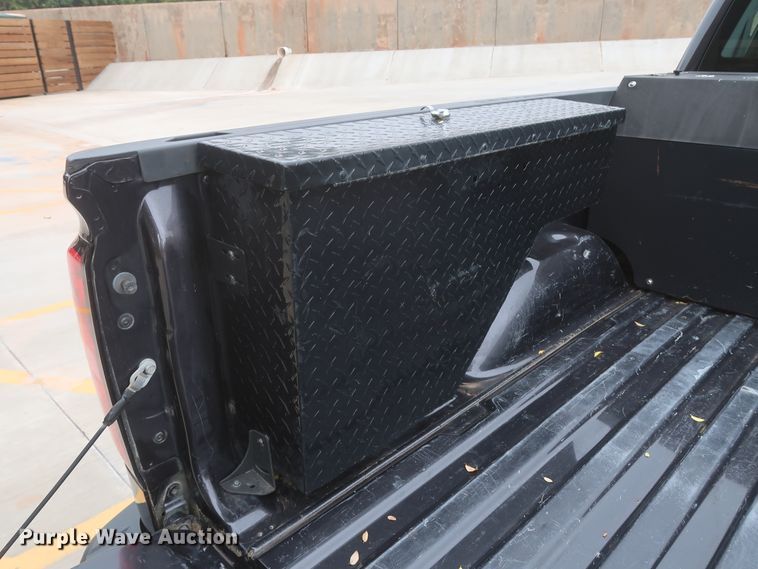 image for item HW9015 2016 Chevrolet Silverado 1500  Double Cab pickup truck