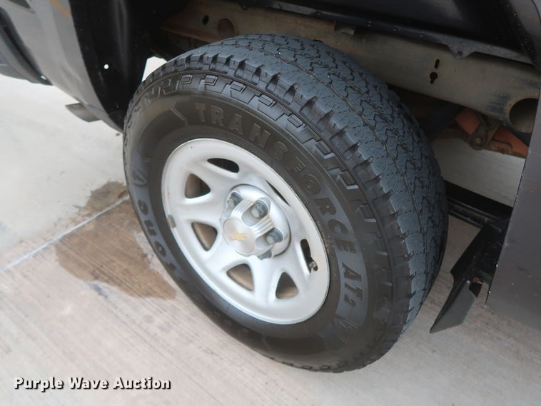 image for item HW9015 2016 Chevrolet Silverado 1500  Double Cab pickup truck