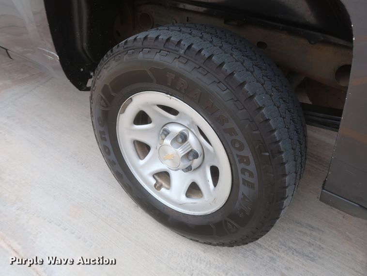 image for item HW9015 2016 Chevrolet Silverado 1500  Double Cab pickup truck