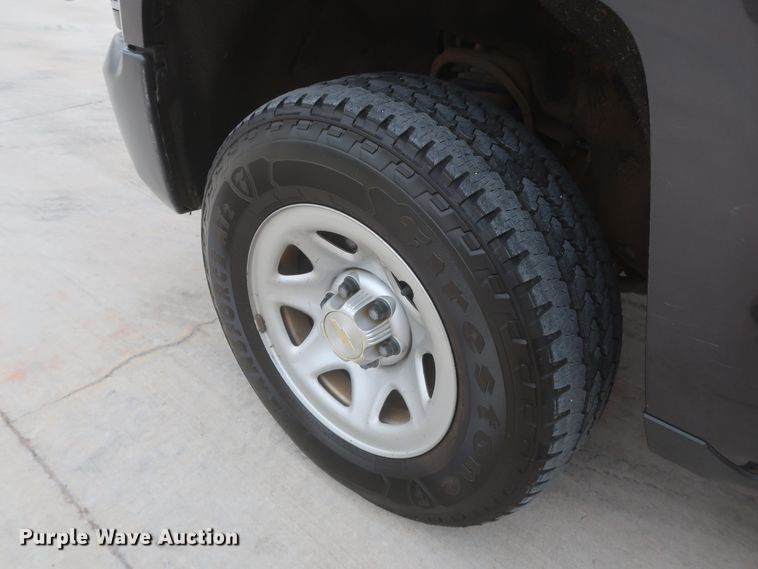 image for item HW9015 2016 Chevrolet Silverado 1500  Double Cab pickup truck