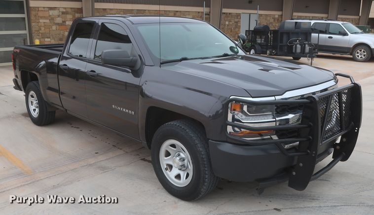 image for item HW9016 2016 Chevrolet Silverado 1500  Double Cab pickup truck
