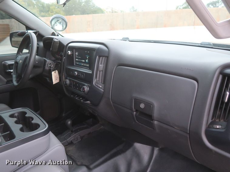 image for item HW9016 2016 Chevrolet Silverado 1500  Double Cab pickup truck