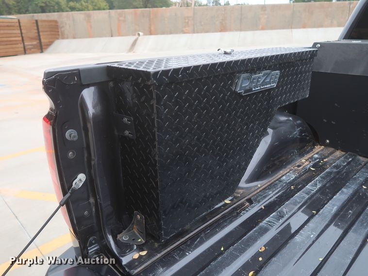 image for item HW9016 2016 Chevrolet Silverado 1500  Double Cab pickup truck