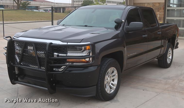 image for item HW9017 2016 Chevrolet Silverado 1500  Crew Cab pickup truck