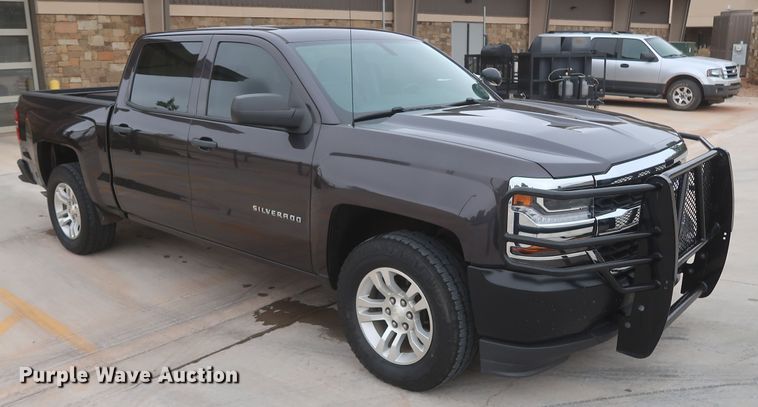 image for item HW9017 2016 Chevrolet Silverado 1500  Crew Cab pickup truck