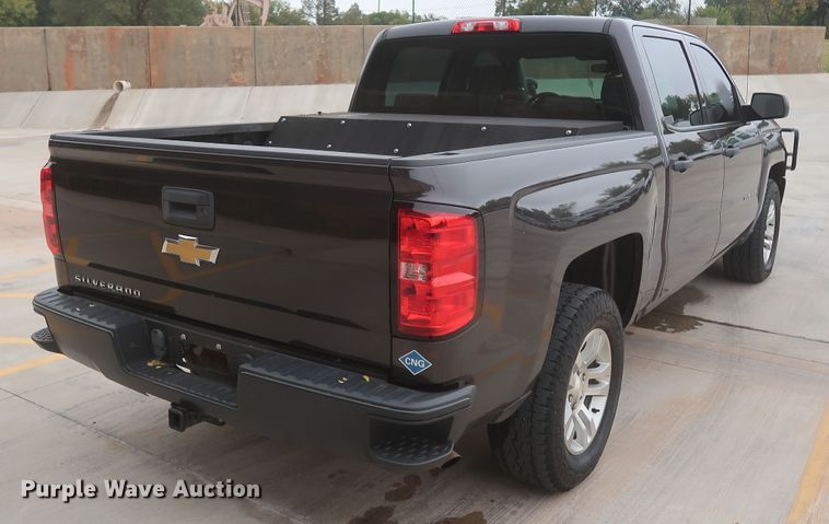 image for item HW9017 2016 Chevrolet Silverado 1500  Crew Cab pickup truck