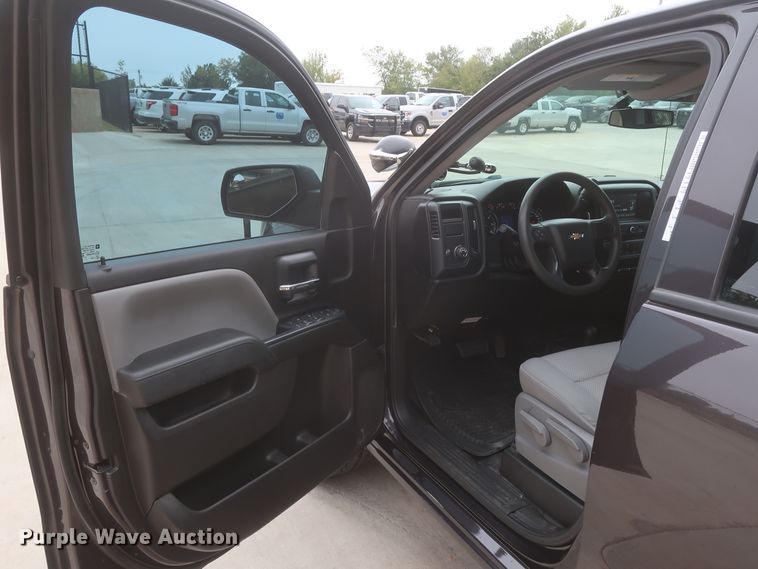 image for item HW9017 2016 Chevrolet Silverado 1500  Crew Cab pickup truck