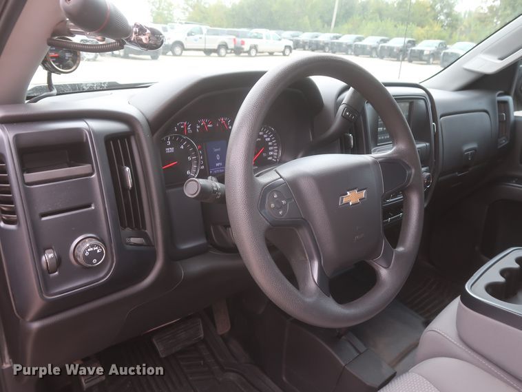 image for item HW9017 2016 Chevrolet Silverado 1500  Crew Cab pickup truck