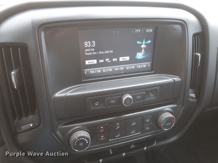 image for item HW9017 2016 Chevrolet Silverado 1500  Crew Cab pickup truck