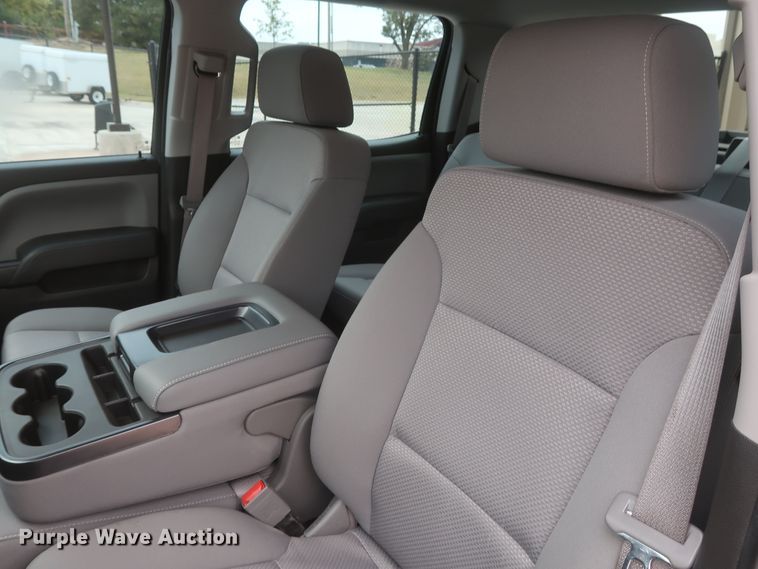 image for item HW9017 2016 Chevrolet Silverado 1500  Crew Cab pickup truck