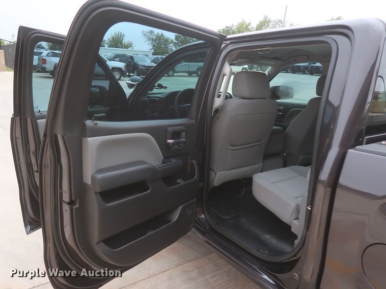 image for item HW9017 2016 Chevrolet Silverado 1500  Crew Cab pickup truck