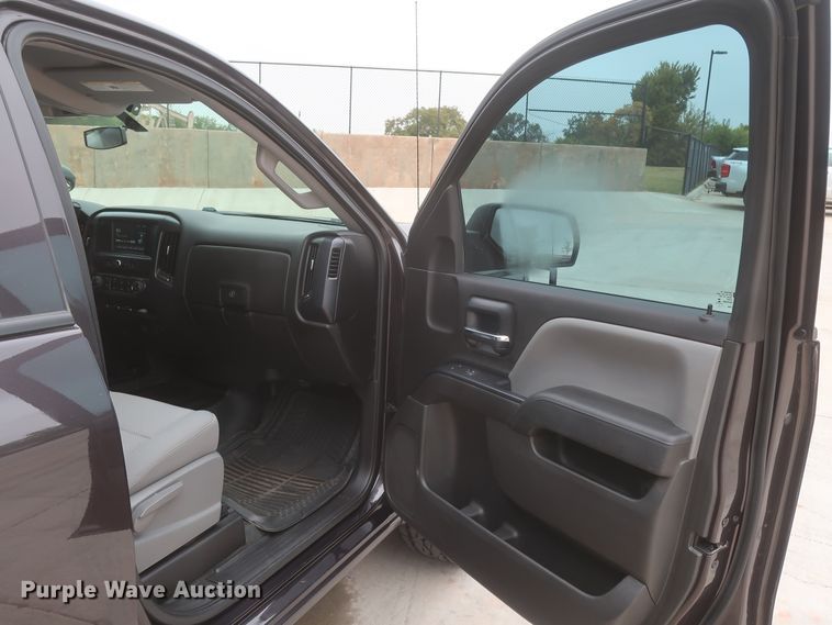 image for item HW9017 2016 Chevrolet Silverado 1500  Crew Cab pickup truck