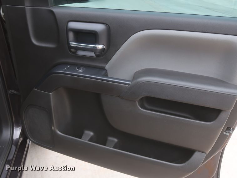 image for item HW9017 2016 Chevrolet Silverado 1500  Crew Cab pickup truck