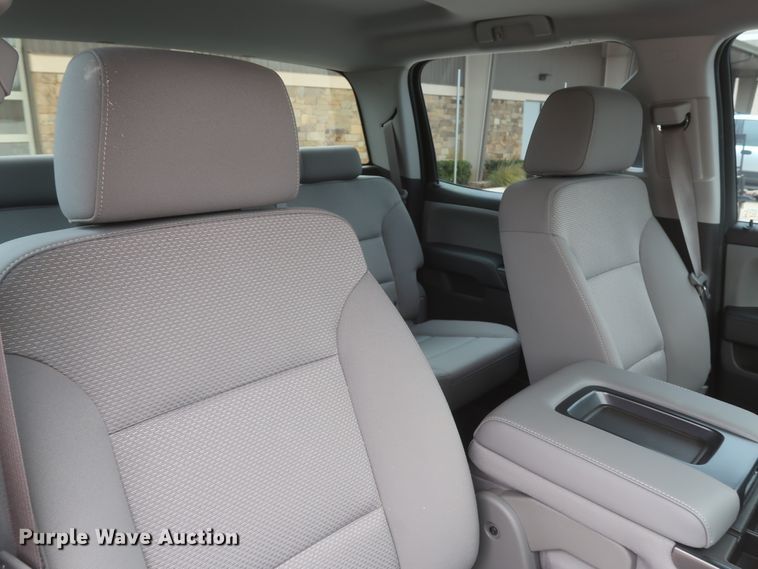 image for item HW9017 2016 Chevrolet Silverado 1500  Crew Cab pickup truck