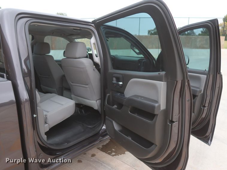 image for item HW9017 2016 Chevrolet Silverado 1500  Crew Cab pickup truck