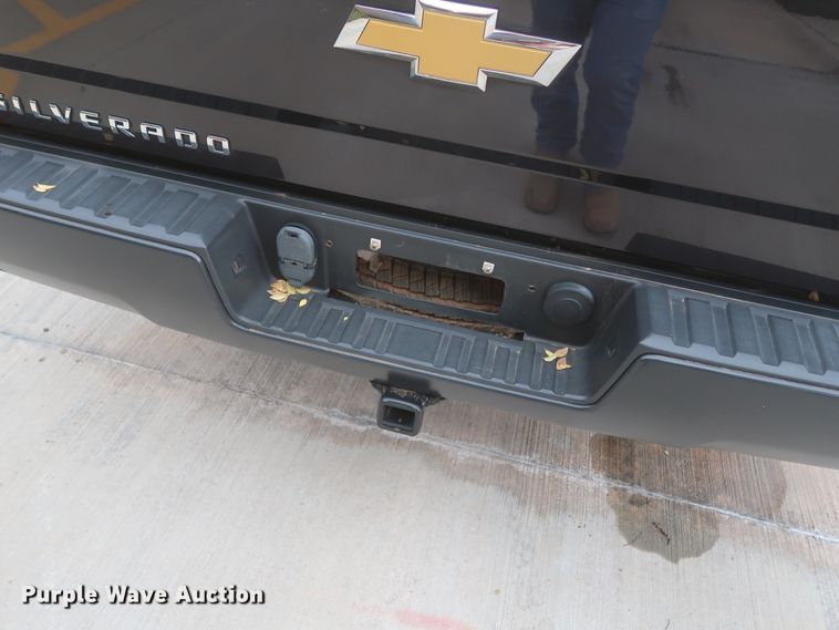 image for item HW9017 2016 Chevrolet Silverado 1500  Crew Cab pickup truck