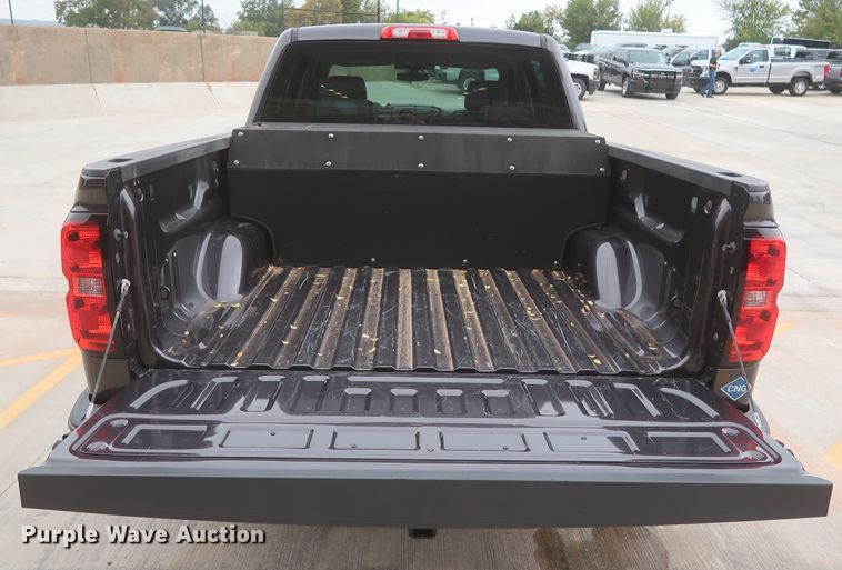 image for item HW9017 2016 Chevrolet Silverado 1500  Crew Cab pickup truck