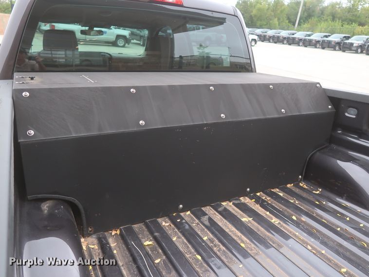 image for item HW9017 2016 Chevrolet Silverado 1500  Crew Cab pickup truck