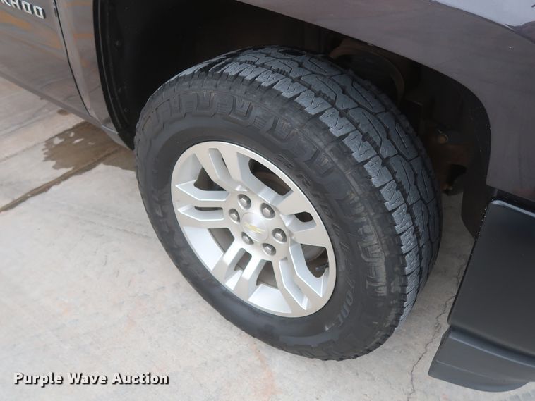 image for item HW9017 2016 Chevrolet Silverado 1500  Crew Cab pickup truck