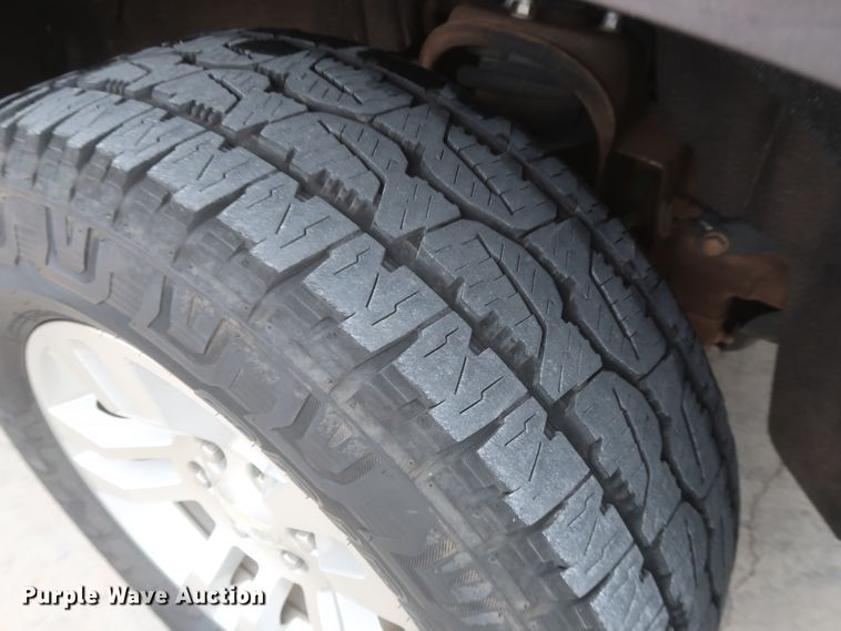 image for item HW9017 2016 Chevrolet Silverado 1500  Crew Cab pickup truck