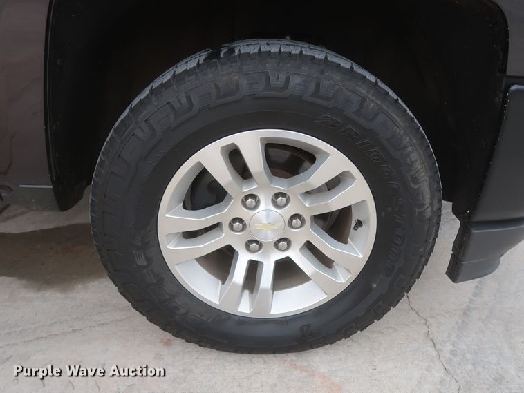 image for item HW9017 2016 Chevrolet Silverado 1500  Crew Cab pickup truck