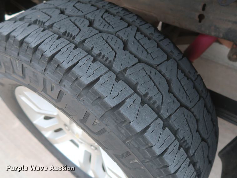 image for item HW9017 2016 Chevrolet Silverado 1500  Crew Cab pickup truck