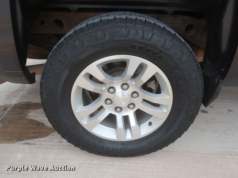 image for item HW9017 2016 Chevrolet Silverado 1500  Crew Cab pickup truck