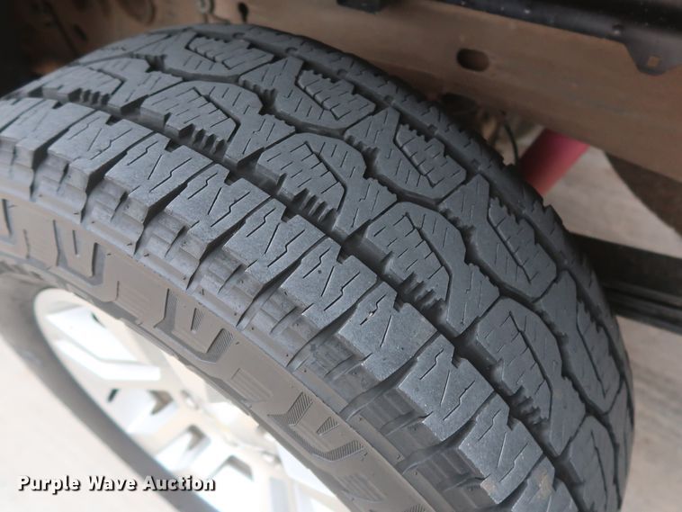 image for item HW9017 2016 Chevrolet Silverado 1500  Crew Cab pickup truck