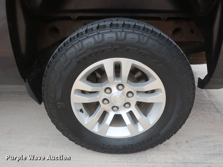 image for item HW9017 2016 Chevrolet Silverado 1500  Crew Cab pickup truck