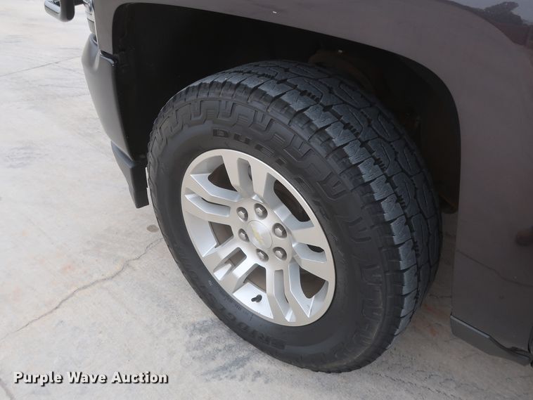 image for item HW9017 2016 Chevrolet Silverado 1500  Crew Cab pickup truck