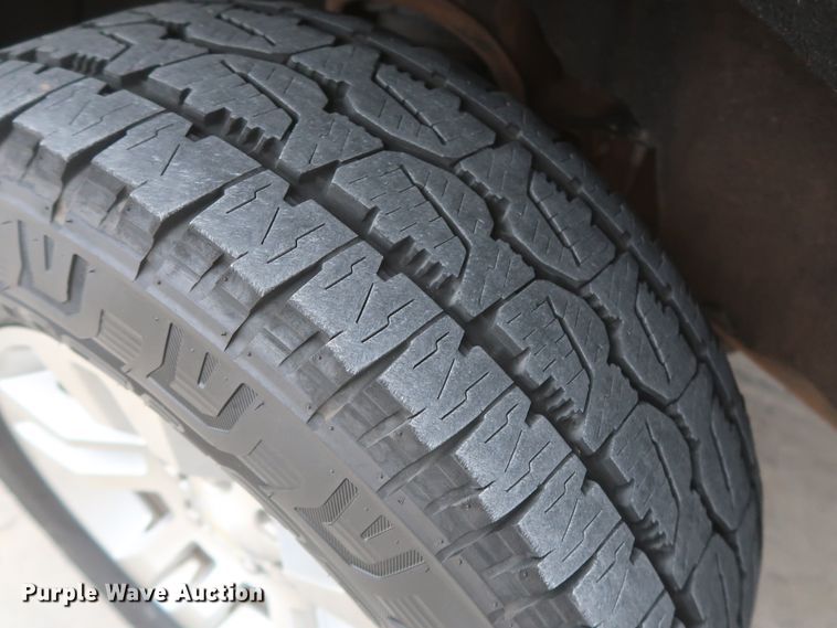 image for item HW9017 2016 Chevrolet Silverado 1500  Crew Cab pickup truck