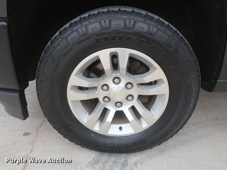 image for item HW9017 2016 Chevrolet Silverado 1500  Crew Cab pickup truck