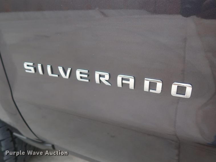 image for item HW9017 2016 Chevrolet Silverado 1500  Crew Cab pickup truck