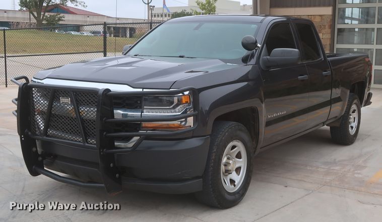 image for item HW9018 2016 Chevrolet Silverado 1500  Double Cab pickup truck