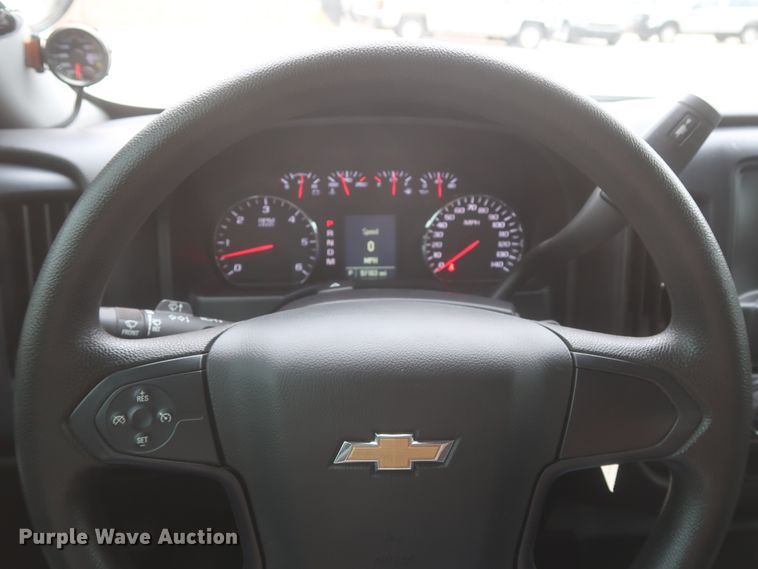 image for item HW9018 2016 Chevrolet Silverado 1500  Double Cab pickup truck