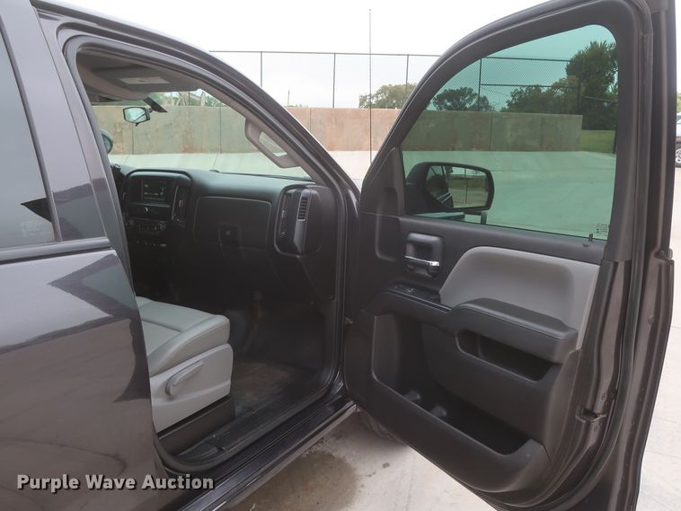 image for item HW9018 2016 Chevrolet Silverado 1500  Double Cab pickup truck