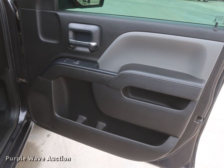 image for item HW9018 2016 Chevrolet Silverado 1500  Double Cab pickup truck