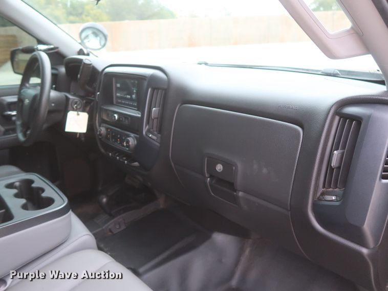 image for item HW9018 2016 Chevrolet Silverado 1500  Double Cab pickup truck