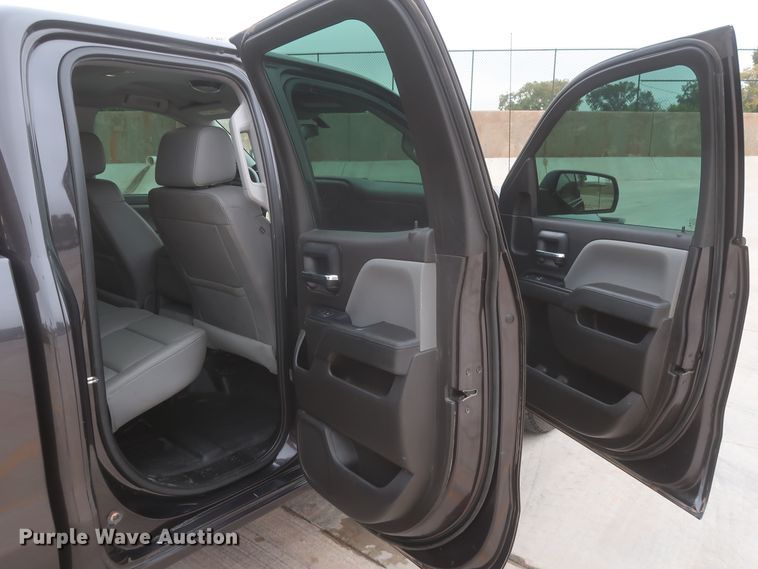 image for item HW9018 2016 Chevrolet Silverado 1500  Double Cab pickup truck