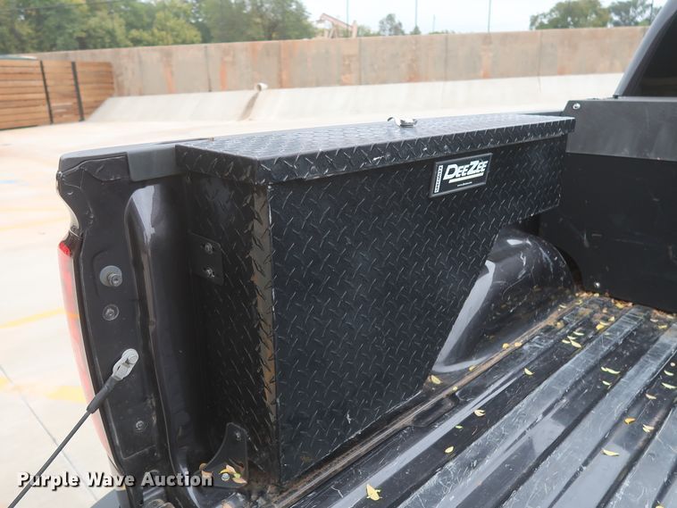 image for item HW9018 2016 Chevrolet Silverado 1500  Double Cab pickup truck