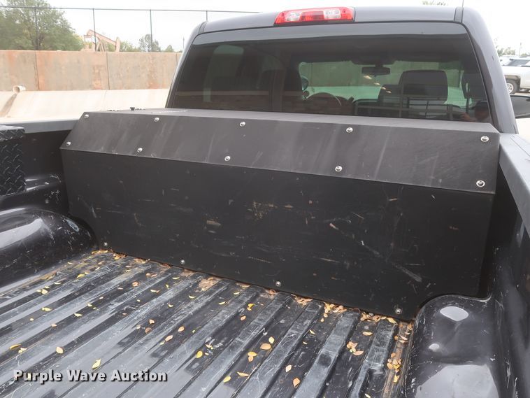 image for item HW9018 2016 Chevrolet Silverado 1500  Double Cab pickup truck