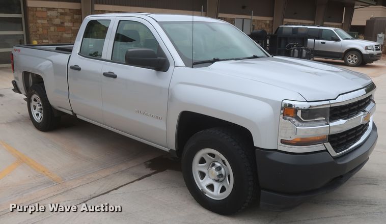 image for item HW9019 2016 Chevrolet Silverado 1500  Double Cab pickup truck