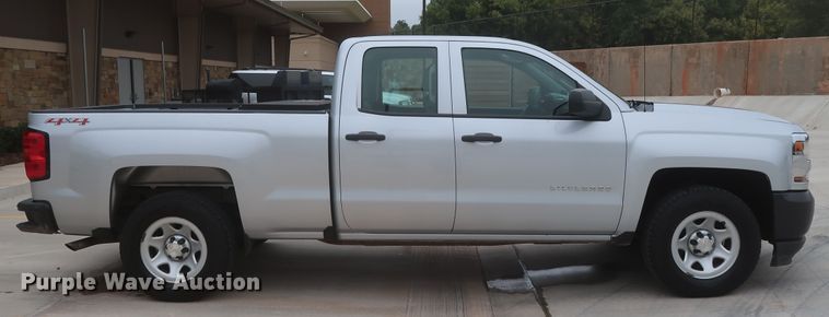 image for item HW9019 2016 Chevrolet Silverado 1500  Double Cab pickup truck