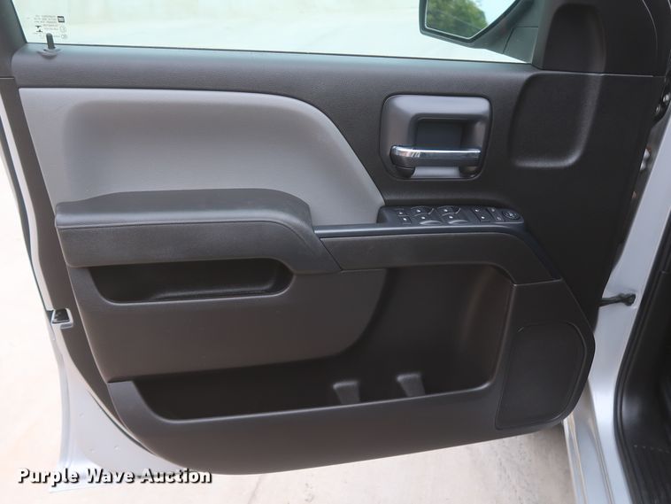 image for item HW9019 2016 Chevrolet Silverado 1500  Double Cab pickup truck