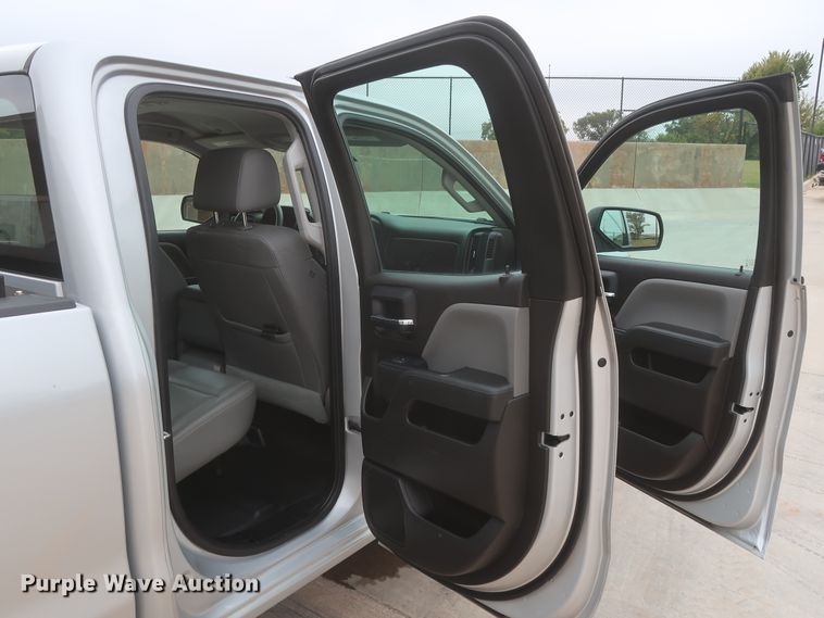 image for item HW9019 2016 Chevrolet Silverado 1500  Double Cab pickup truck