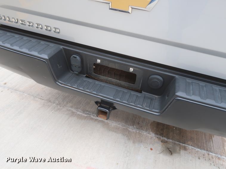 image for item HW9019 2016 Chevrolet Silverado 1500  Double Cab pickup truck