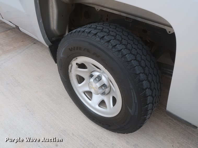 image for item HW9019 2016 Chevrolet Silverado 1500  Double Cab pickup truck