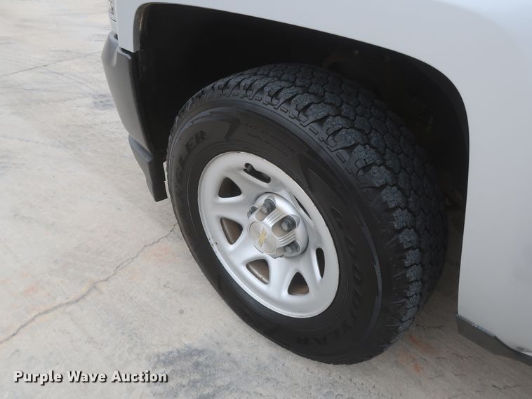 image for item HW9019 2016 Chevrolet Silverado 1500  Double Cab pickup truck