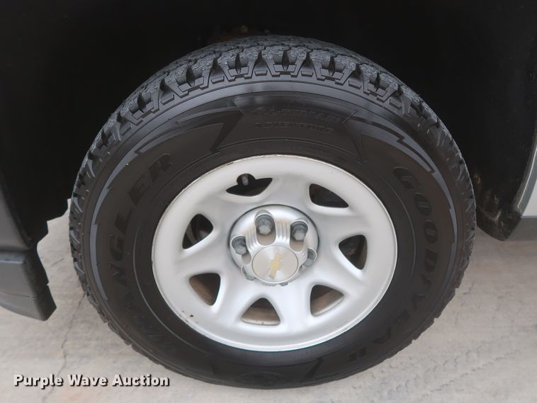 image for item HW9019 2016 Chevrolet Silverado 1500  Double Cab pickup truck